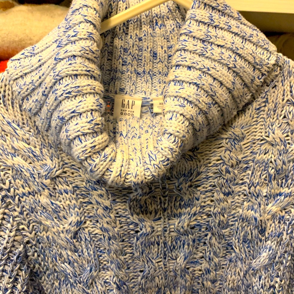 Gap thick Cotton turtleneck sweater. Reaches to upper thigh. Cut slim.